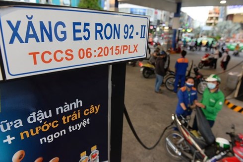 Đi tìm nguyên nhân giá xăng RON 95 âm thầm tăng 810 đồng/lít