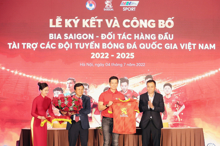 Lễ ký kết và công bố Bia Sài Gòn là đối tác hàng đầu tài trợ các đội tuyển bóng đá quốc gia Việt Nam 2022-2025