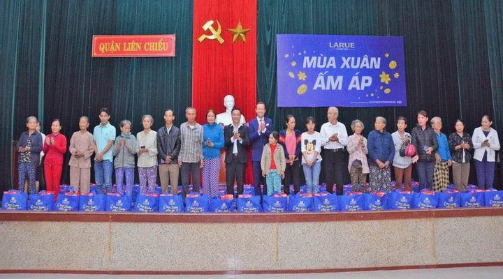Chương trình “Larue - Mùa Xuân Ấm Áp” mang niềm vui đến các gia đình khó khăn đón Tết