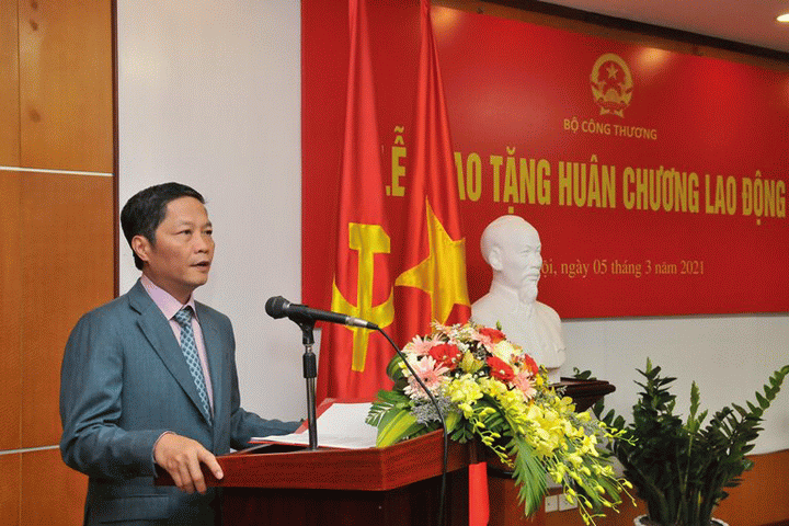 Lễ trao tặng Huân chương Lao động cho các đồng chí nguyên là Lãnh đạo các đơn vị thuộc Bộ Công Thương