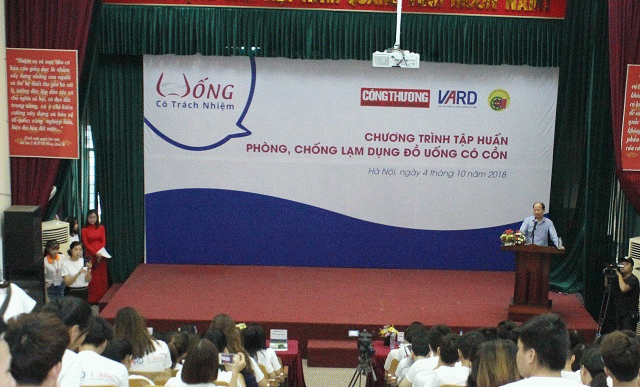 Tập huấn phòng, chống lạm dụng đồ uống có cồn cho sinh viên
