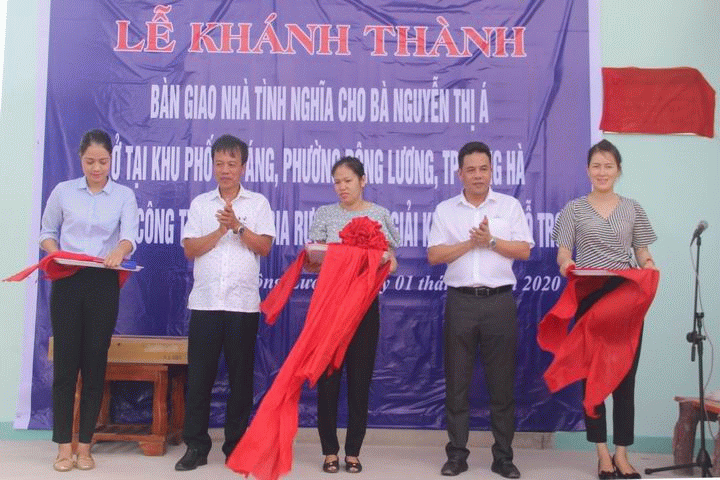 HABECO trao tặng nhà tình nghĩa và thăm các Bà mẹ Việt Nam Anh hùng ở Quảng Trị