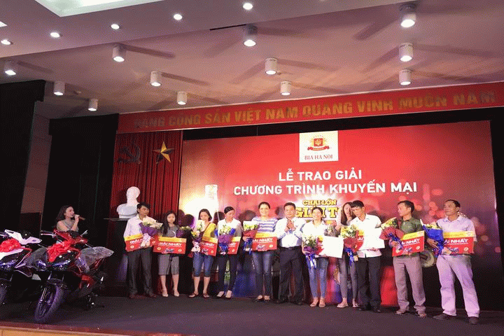 Bia Hà Nội trao giải chương trình khuyến mại “Chai lớn - Giải to”