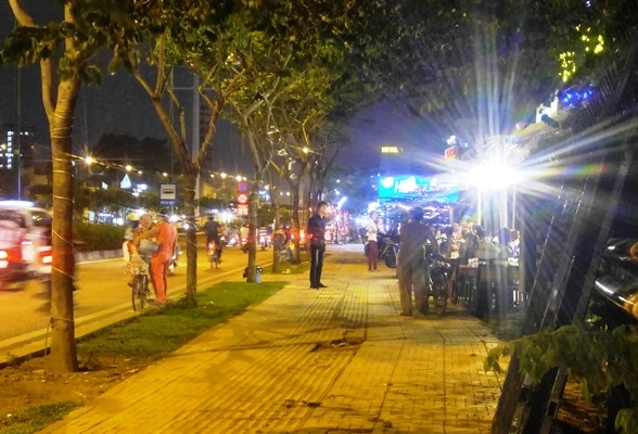Tái chiếm vỉa hè ở phố nhậu Sài Gòn