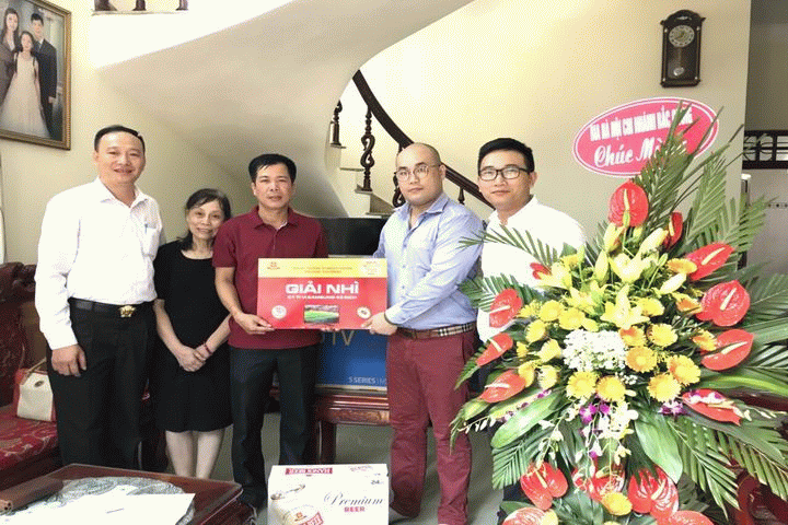 20 khách hàng may mắn đầu tiên trúng giải Nhì
