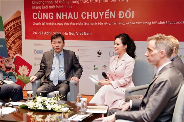 Chuyện về giáo viên dạy MC song ngữ lan tỏa giá trị tốt đẹp tới cộng đồng