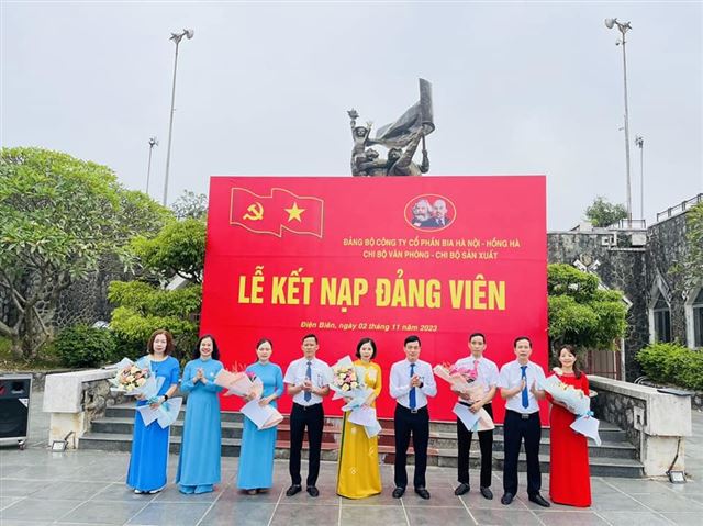 Đảng bộ Công ty CP Bia Hà Nội - Hồng Hà tổ chức  sinh hoạt ngoại khóa Về Nguồn và Lễ kết nạp Đảng viên