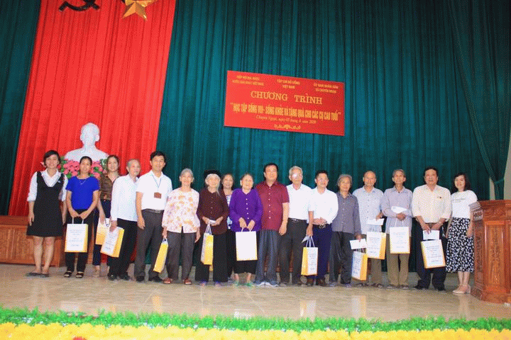 VBA và Tạp chí Đồ uống Việt Nam tổ chức chương trình thăm và tặng quà “xã trường thọ” tại Hà Nam
