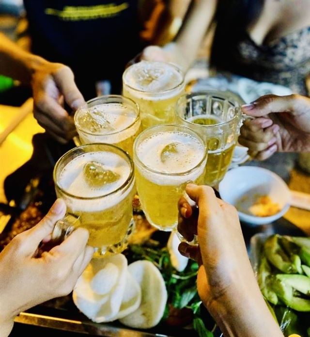 Người tiêu dùng nói gì về đề xuất tăng thuế TTĐB đối với rượu, bia?