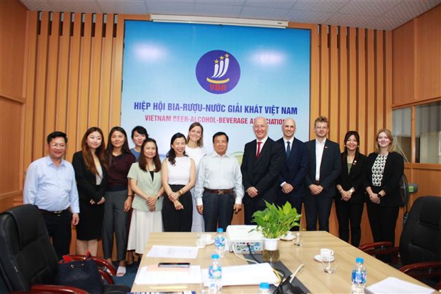 VBA tiếp đoàn công tác rượu vang, rượu mạnh quốc tế