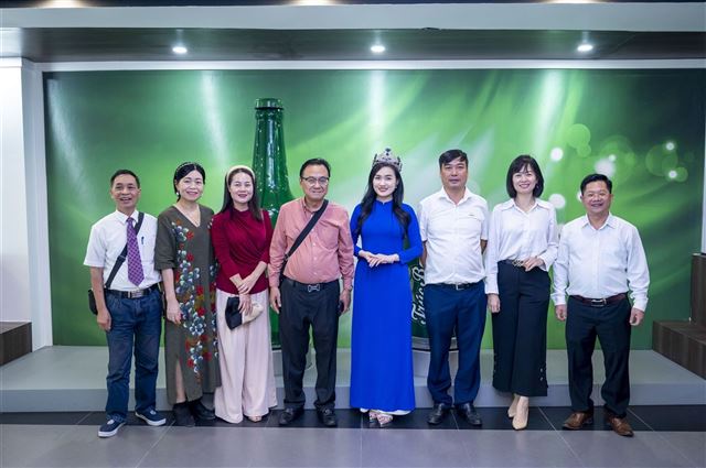 Đoàn công tác Tạp chí Đồ uống Việt Nam tới thăm và làm việc với Nhà máy Bia Hà Nội - Mê Linh