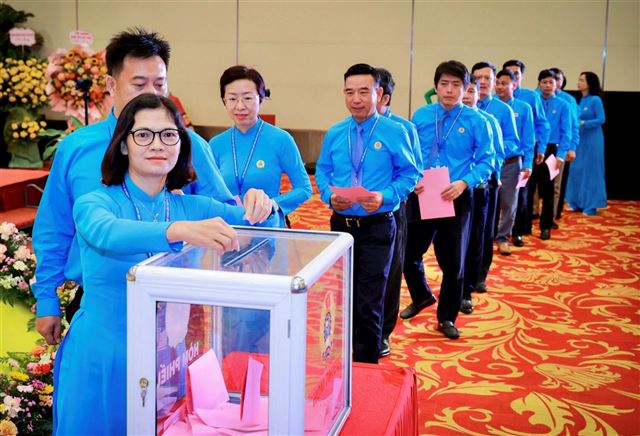 Xây dựng Công đoàn Công Thương Việt Nam vững mạnh toàn diện