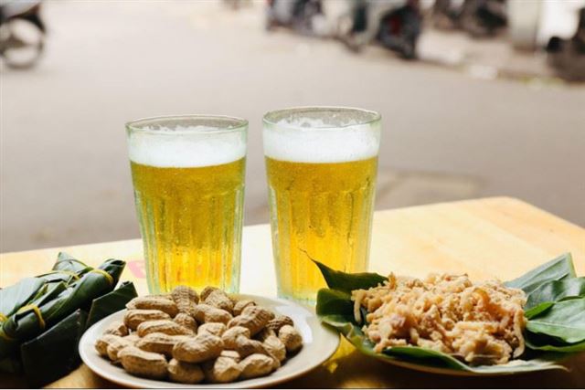 Bia hơi Hà Nội - Vị bia gắn kết những khoảnh khắc ngày hè