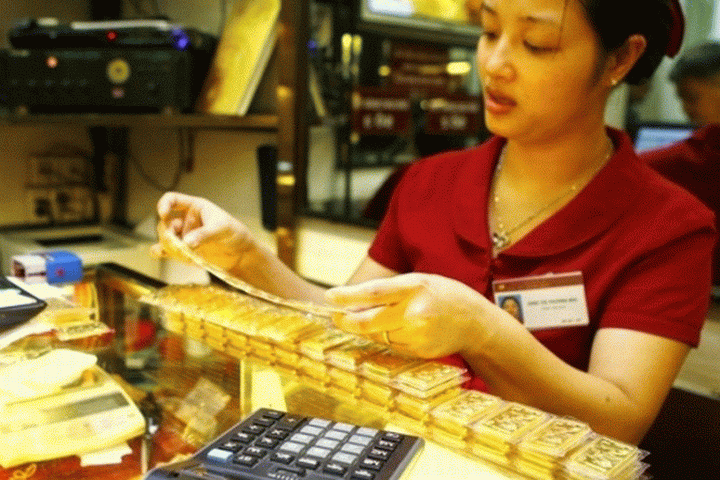 Giá vàng sụt giảm mạnh
