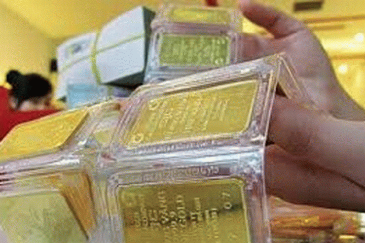 Giá vàng đầu tuần giảm mạnh