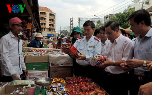 Phát hiện nhiều cơ sở vi phạm an toàn VSTP Tết Nguyên đán