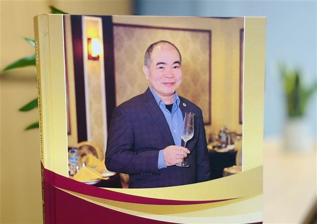 Ra mắt cuốn sách “Nghề chuyên gia thử nếm rượu vang và những điều có thể bạn chưa biết về rượu vang” của tác giả Tô Việt