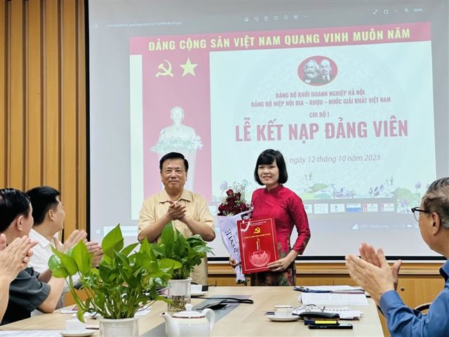 Đảng bộ Hiệp hội Bia – Rượu – Nước giải khát Việt Nam (VBA) tổ chức Lễ kết nạp Đảng viên