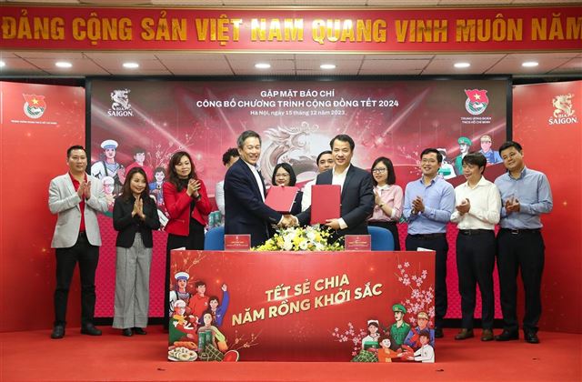 Bia Saigon và Trung ương Đoàn trao hơn 10.400 phần quà Tết tại 25 tỉnh thành trên cả nước