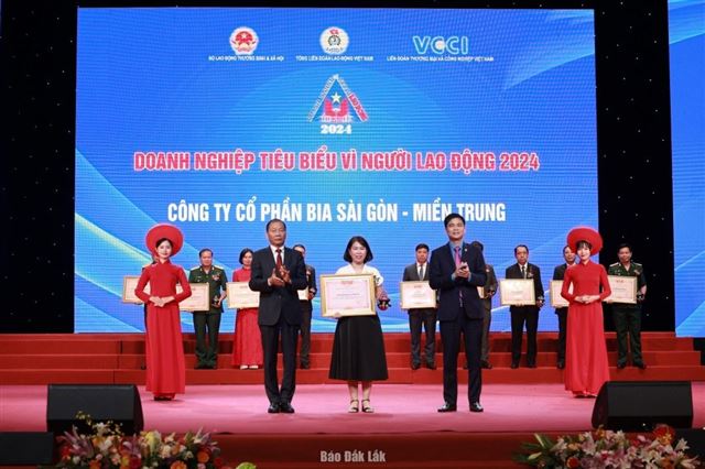 Công ty Cổ phần Bia Sài Gòn - Miền Trung được vinh danh “Doanh nghiệp tiêu biểu vì người lao động”